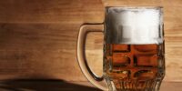 glass-beer-wooden-surface